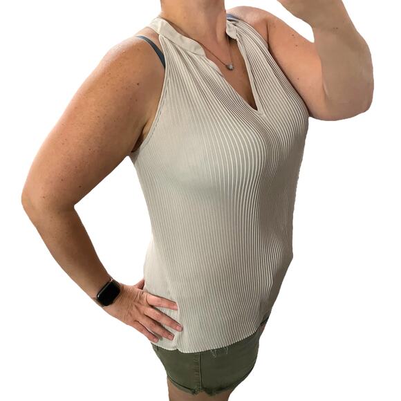 Banana Republic MEDIUM Petite Ribbed Pleated Sleeveless Split Neck Blouse - Picture 7 of 11
